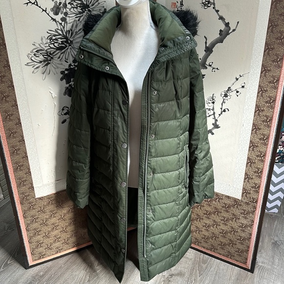 Women’s down winter coat - Picture 1 of 7